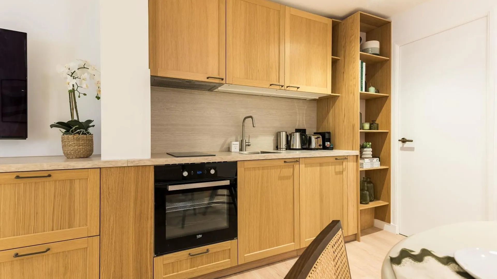 Apartment Opera - Elegant - Haystia *